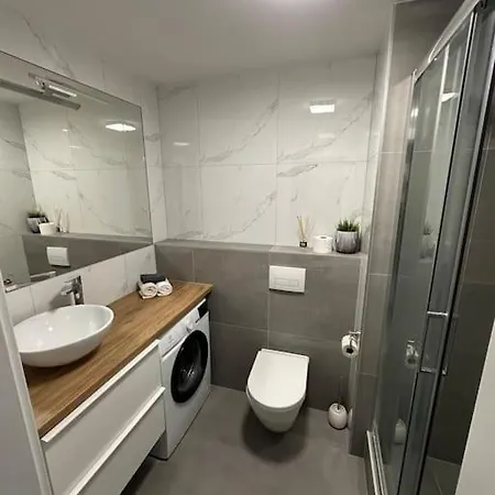 Ahoj Park, Terrace Studio, Private Parking 公寓 布拉迪斯拉发